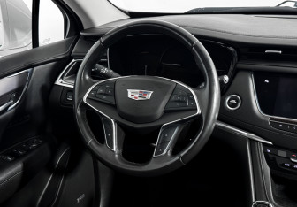 Подержанный автомобиль Cadillac XT5 2017 года (17 фото)