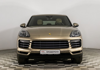 Подержанный автомобиль Porsche Cayenne 2019 года (2 фото)