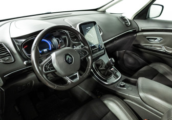 Подержанный автомобиль Renault Espace 2016 года (11 фото)