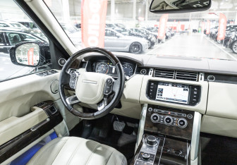 Подержанный автомобиль Land Rover Range Rover 2014 года (18 фото)