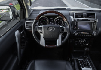 Подержанный автомобиль Toyota Land Cruiser Prado 2017 года (14 фото)