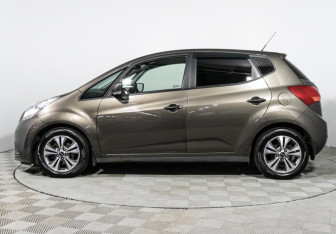 Подержанный автомобиль Kia Venga 2016 года (8 фото)