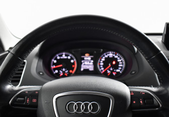 Подержанный автомобиль Audi Q3 2015 года (14 фото)