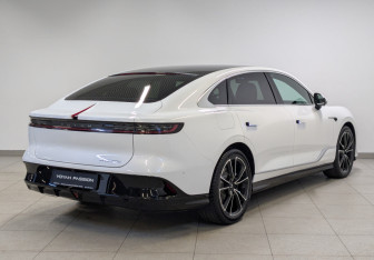 Новый Voyah Passion 2025 (2 фото)