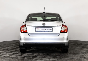 Подержанный автомобиль Skoda Rapid Liftback 2018 года (6 фото)
