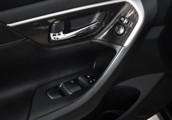 Подержанный автомобиль Nissan Teana 2015 года (10 фото)