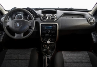 Подержанный автомобиль Renault Duster 2014 года (10 фото)
