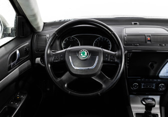 Подержанный автомобиль Skoda Octavia Liftback 2012 года (11 фото)