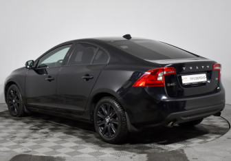 Подержанный автомобиль Volvo S60 2013 года (7 фото)