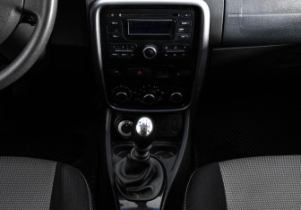 Подержанный автомобиль Renault Duster 2013 года (11 фото)