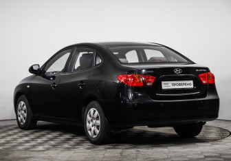 Подержанный автомобиль Hyundai Elantra Sedan 2008 года (7 фото)