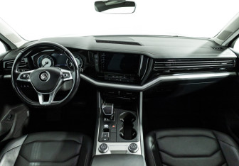Подержанный автомобиль Volkswagen Touareg 2018 года (13 фото)