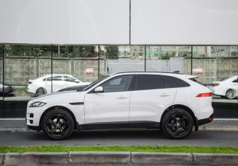Подержанный автомобиль Jaguar F-Pace 2020 года (9 фото)