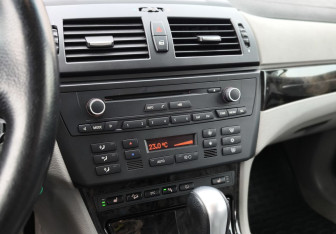 Подержанный автомобиль BMW X3 2008 года (24 фото)
