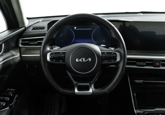 Подержанный автомобиль Kia K5 2024 года (23 фото)