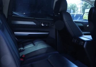 Подержанный автомобиль Toyota Tundra 2013 года (17 фото)