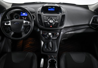 Подержанный автомобиль Ford Kuga 2013 года (11 фото)