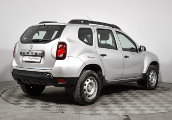 Подержанный автомобиль Renault Duster 2016 года (5 фото)