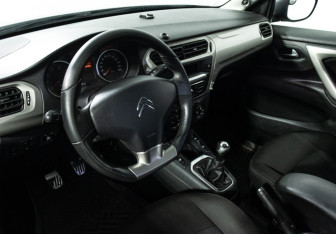 Подержанный автомобиль Citroen C-Elysee 2013 года (11 фото)