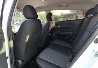 Подержанный автомобиль Kia Rio Hatchback 2019 года (11 фото)