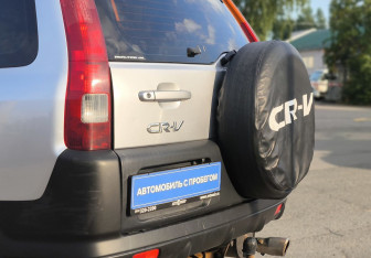 Подержанный автомобиль Honda CR-V 2002 года (7 фото)