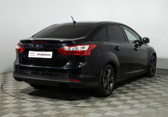 Подержанный автомобиль Ford Focus Sedan 2012 года (5 фото)
