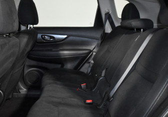 Подержанный автомобиль Nissan X-Trail 2015 года (12 фото)