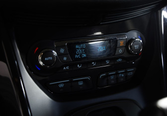 Подержанный автомобиль Ford Kuga 2015 года (15 фото)