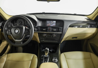 Подержанный автомобиль BMW X3 2012 года (10 фото)