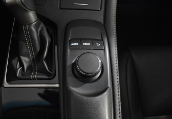 Подержанный автомобиль Lexus ES 2016 года (20 фото)