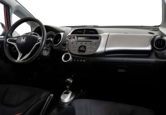 Подержанный автомобиль Honda Jazz 2009 года (9 фото)