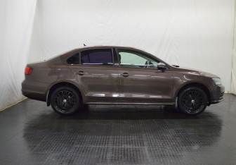 Подержанный автомобиль Volkswagen Jetta Sedan 2016 года (4 фото)