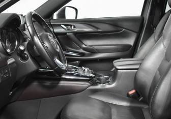 Подержанный автомобиль Mazda CX-9 2017 года (10 фото)
