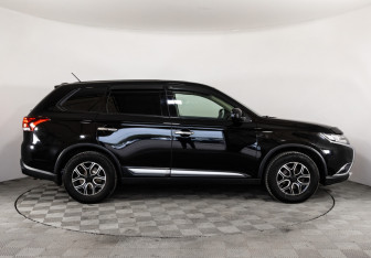 Подержанный автомобиль Mitsubishi Outlander 2015 года (4 фото)
