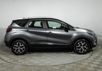 Подержанный автомобиль Renault Kaptur 2021 года (4 фото)