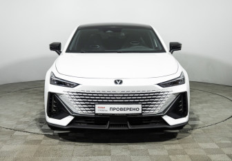 Подержанный автомобиль Changan UNI-V 2024 года (2 фото)