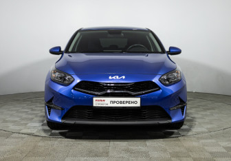 Подержанный автомобиль Kia Ceed Hatchback 2022 года (2 фото)