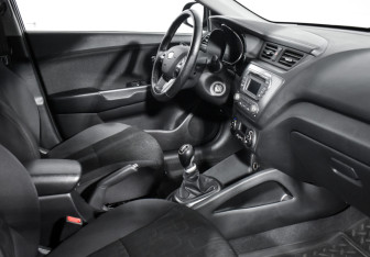 Подержанный автомобиль Kia Rio Sedan 2012 года (13 фото)