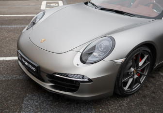 Подержанный автомобиль Porsche 911 Convertible 2013 года (4 фото)