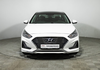 Подержанный автомобиль Hyundai Sonata 2017 года (2 фото)