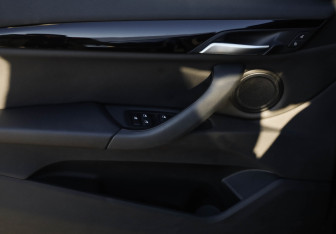 Подержанный автомобиль BMW X1 2017 года (25 фото)