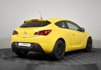 Подержанный автомобиль Opel Astra Hatchback 2013 года (5 фото)