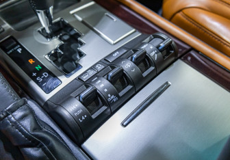 Подержанный автомобиль Lexus LX 2012 года (25 фото)