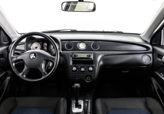 Подержанный автомобиль Mitsubishi Outlander 2007 года (10 фото)