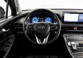 Подержанный автомобиль Hyundai Santa Fe 2022 года (14 фото)