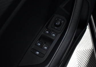 Подержанный автомобиль Skoda Karoq 2021 года (10 фото)