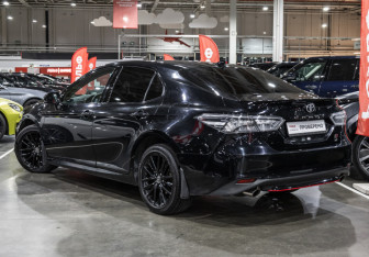 Подержанный автомобиль Toyota Camry Sedan 2021 года (8 фото)
