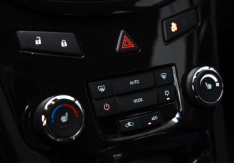 Подержанный автомобиль Chevrolet Orlando 2014 года (16 фото)