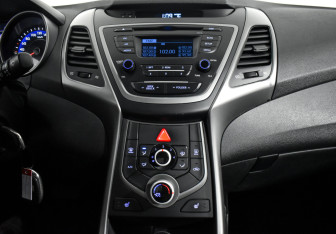 Подержанный автомобиль Hyundai Elantra Sedan 2015 года (17 фото)