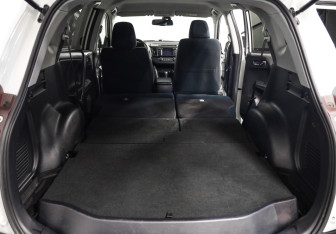 Подержанный автомобиль Toyota RAV4 2013 года (23 фото)